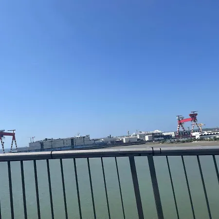 Cosy Avec Terrasse, Proche Chantiers Et Airbus *