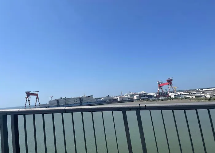 Cosy Avec Terrasse, Proche Chantiers Et Airbus *